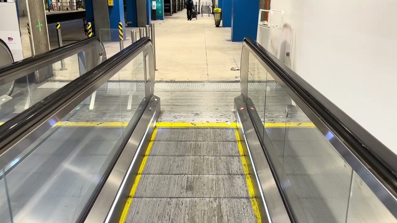 Paris - Gare Montparnasse. 3x escalator & 2x Travelator ride. Walk around between Halls 1 to 3.
