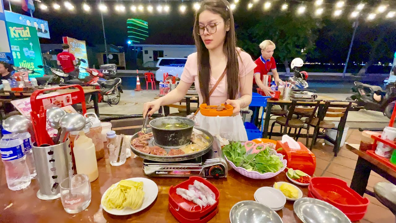 Beautiful girl comes to eat vegetable soup and BBQ / Foods Cambodian 