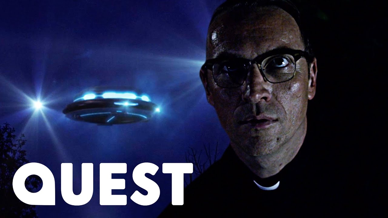 Man Interacts With Mysterious UFO! | Close Encounters
