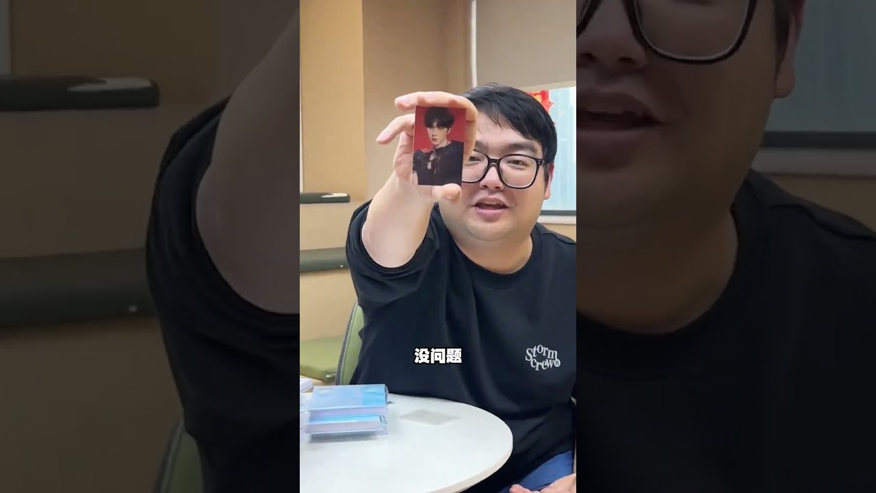 Surprise Card for Colleague's Sister Fan: Heartwarming Moment Unveiled