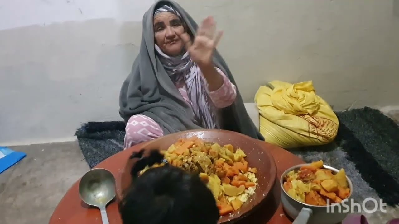 كلشي موجود وأمي فاطمة فرحانة بلي قسم الله