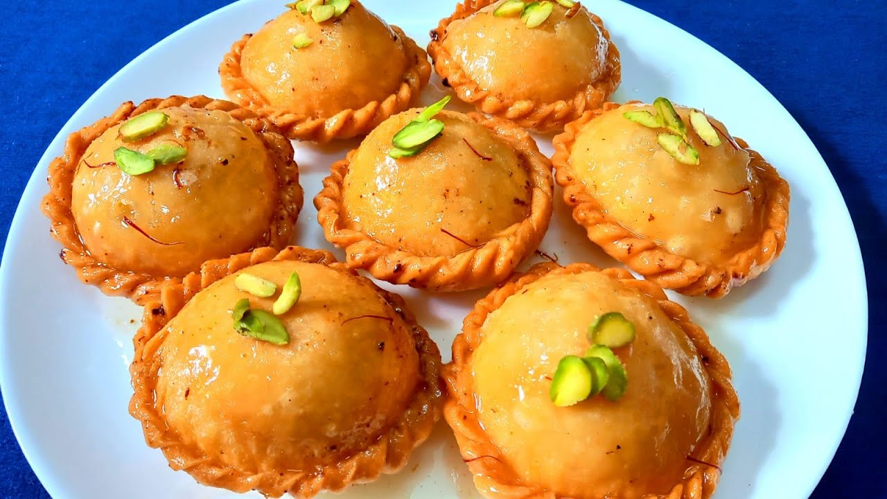 Chandrakala Gujiya Recipe | Chashni Wali Gujiya | Suryakala Recipe | Gujiya Recipe