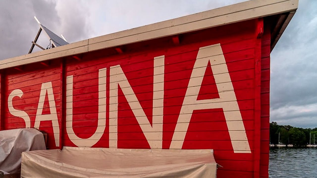 Pływająca Sauna na Mazurach! Właściciele zostawili dotychczasowe życie  i zamieszkali na wodzie.
