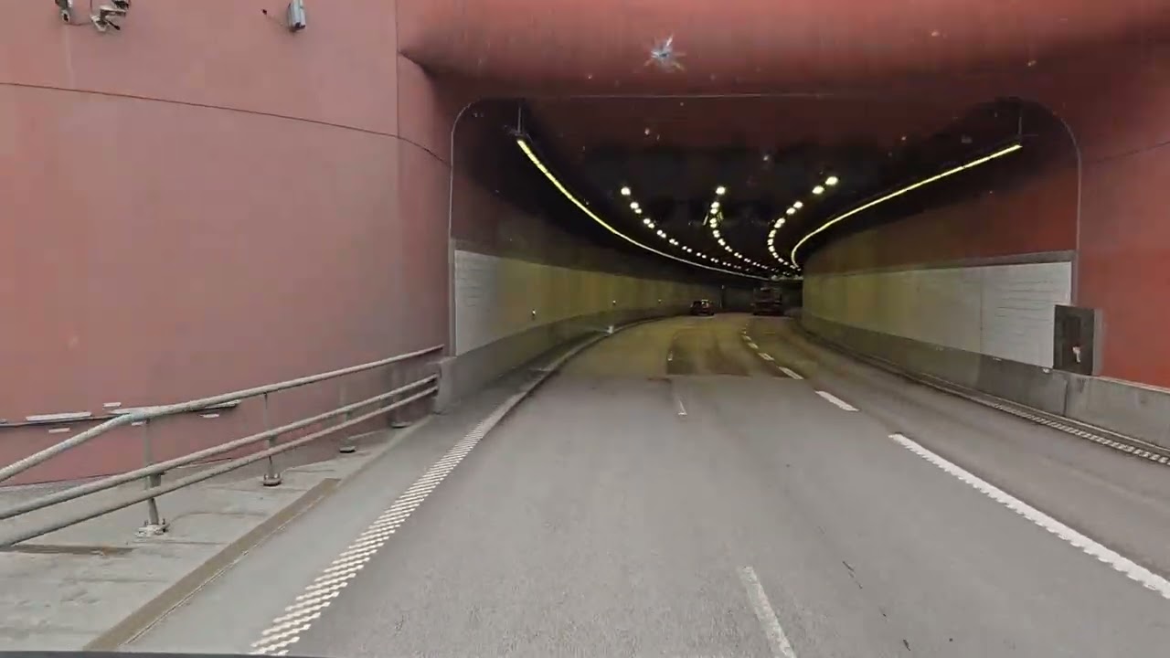 En grå dag mot hamnen