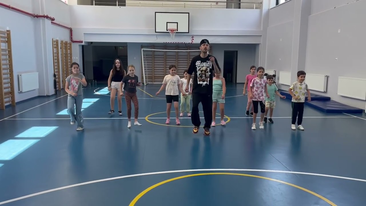 Antrenament street-dance grupă copii &icirc;ncepători