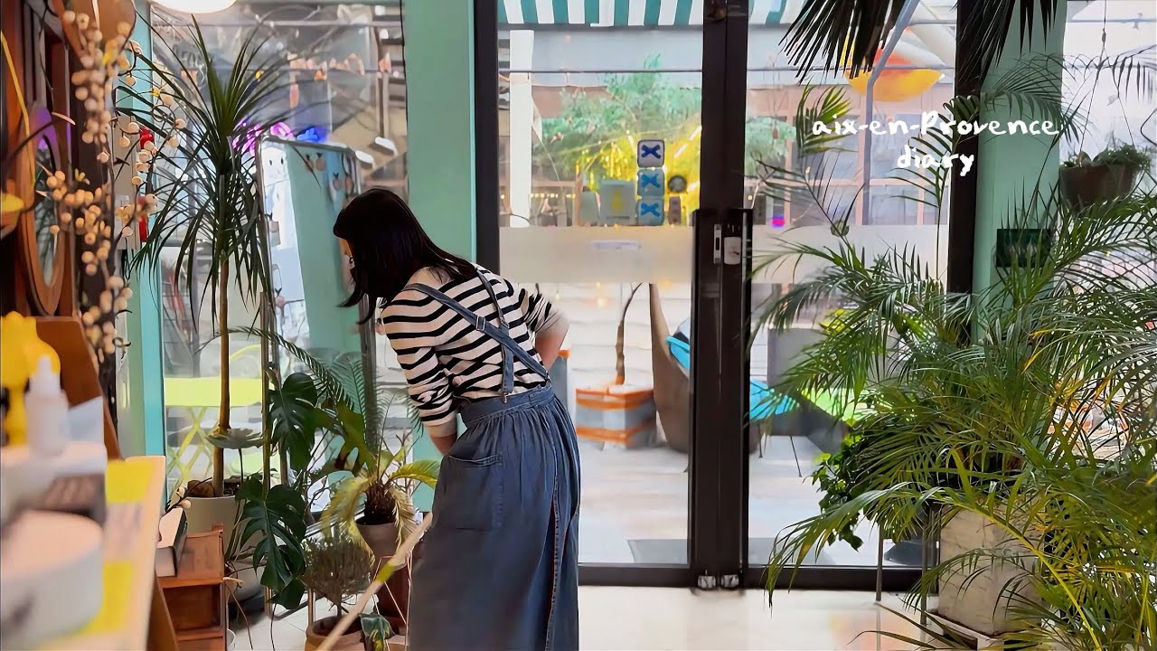 “비오는 날, 텅 빈 카페에서 혼자 울컥 했던이유“#cafevlog#중년일상#개인카페중년브이로그#비오는날카페#50대유튜버#카페브이로그#