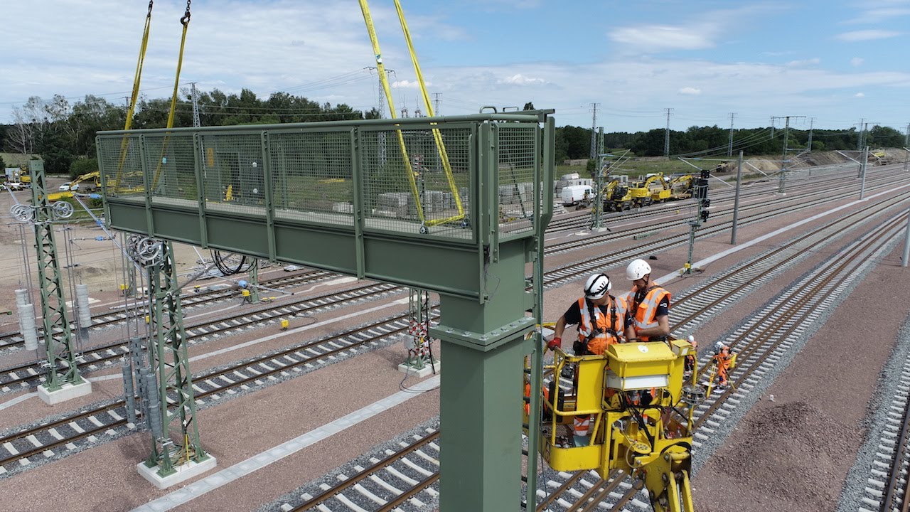 Montage eines Signalauslegers | Jaeger Bernburg