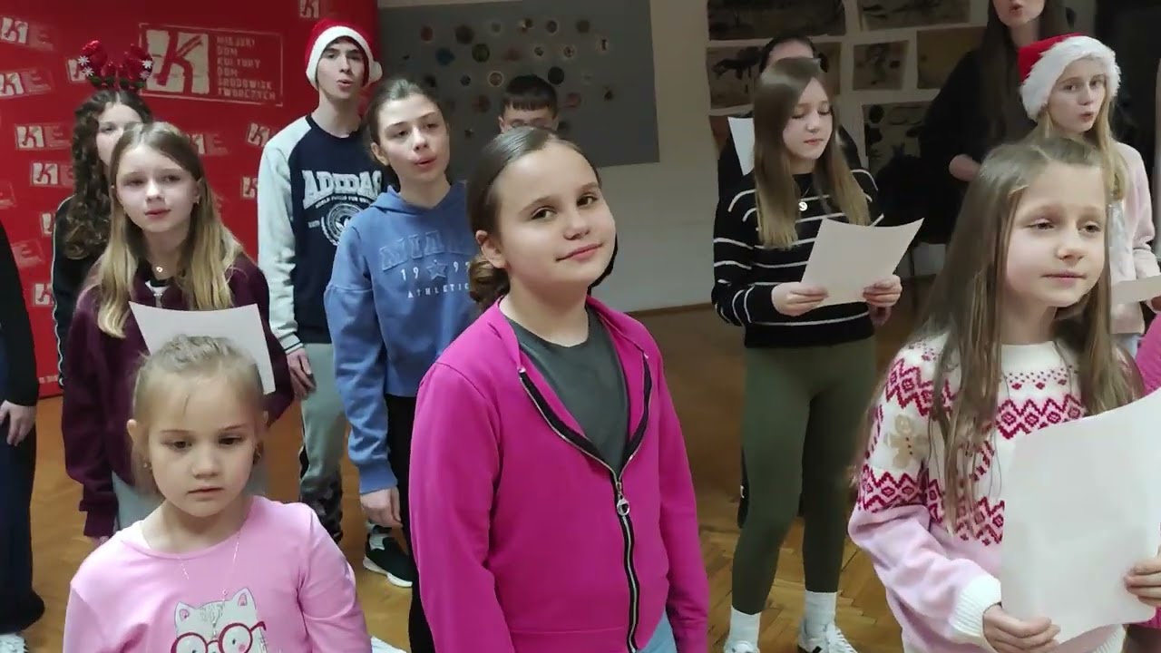 „Dzień jeden w roku” Czerwonych Gitar w wykonaniu Studio Wokalnego eMDeK z MDK DŚT w Łomży