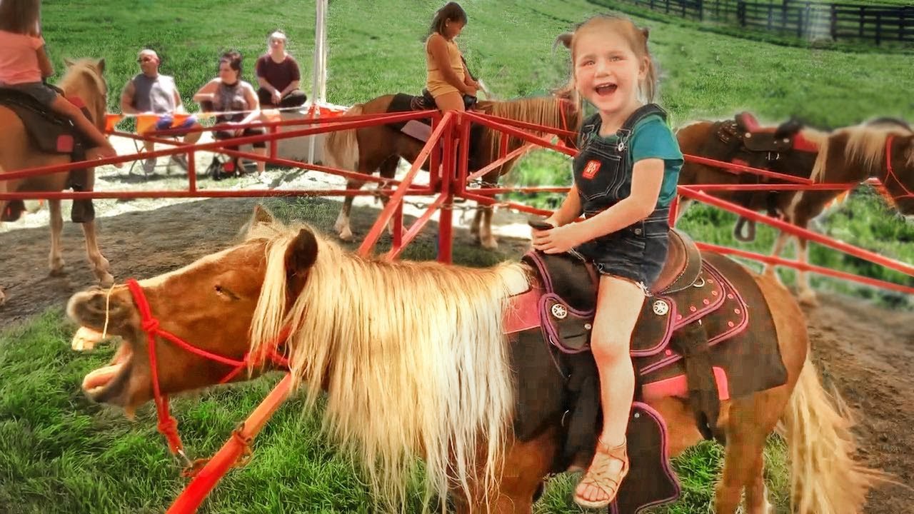 Adley rides BABY SPIRIT the horse!! Feeding Farm Animals at the Fair with Niko and Mom!