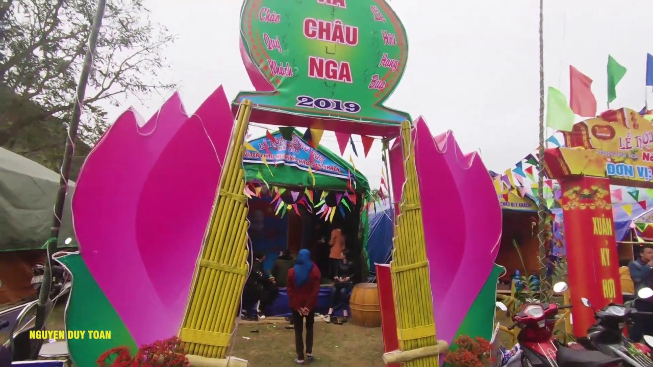 Tham quan cổng trại đẹp tại lễ hội hang bua 2019