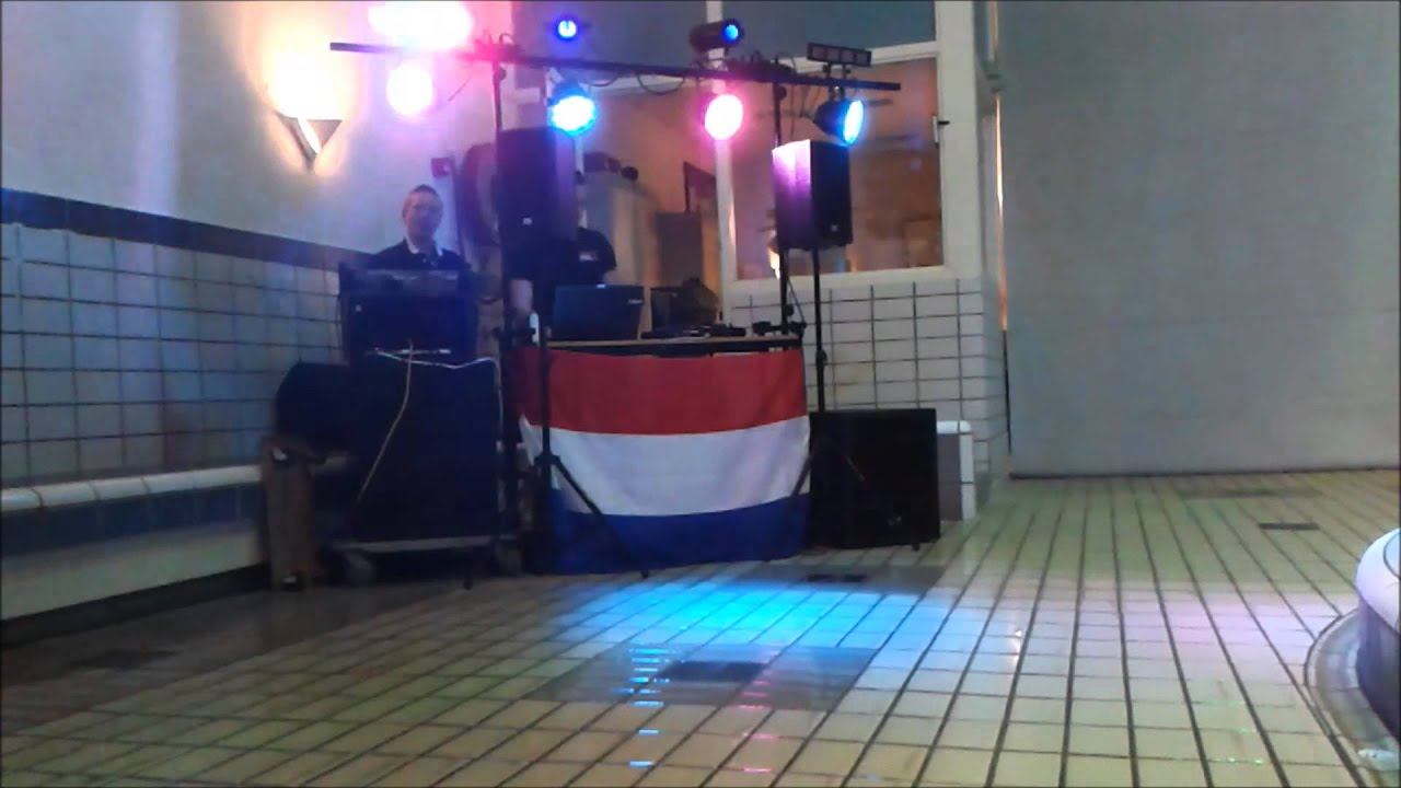 Dap Pro Clubmate 15 en een Behringer B1800D met kleine lichtshow