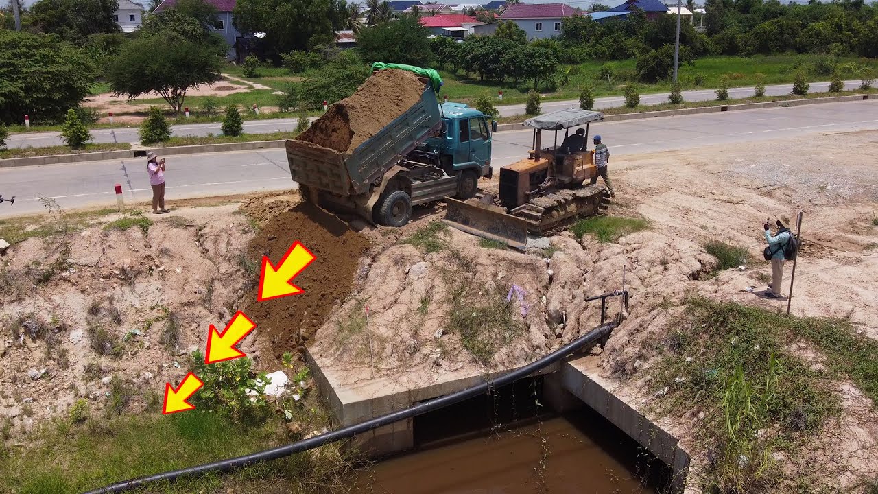 The Best Dozer Komatsu D30P Pushed Sand to Cover a Lower Land and Cleared all Trees