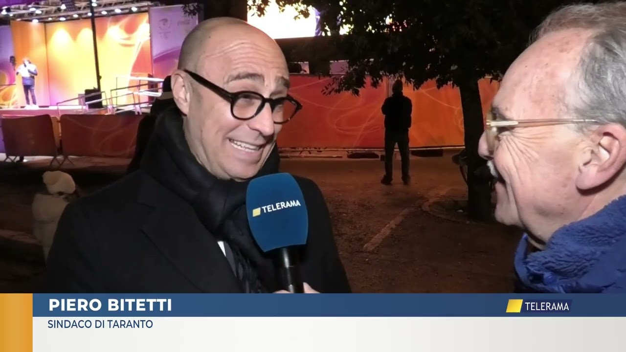 TARANTO LA FIAMMA OLIMPICA SUL PONTE GIREVOLE FRA ALI DI FOLLA