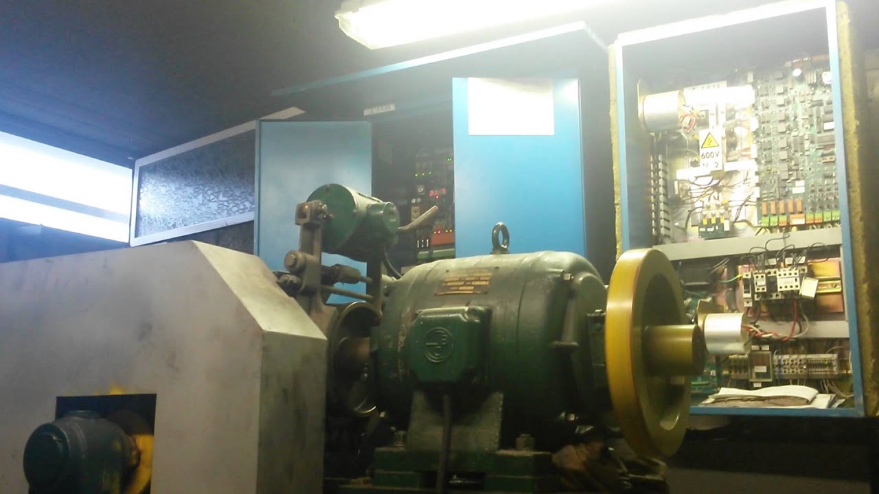 petite machinerie d'ascenseur en fonctionnement