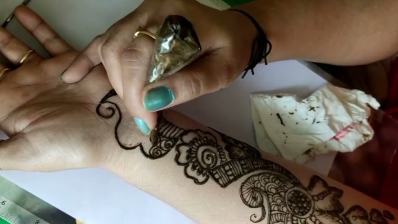 Simple Arabic mehndi design 