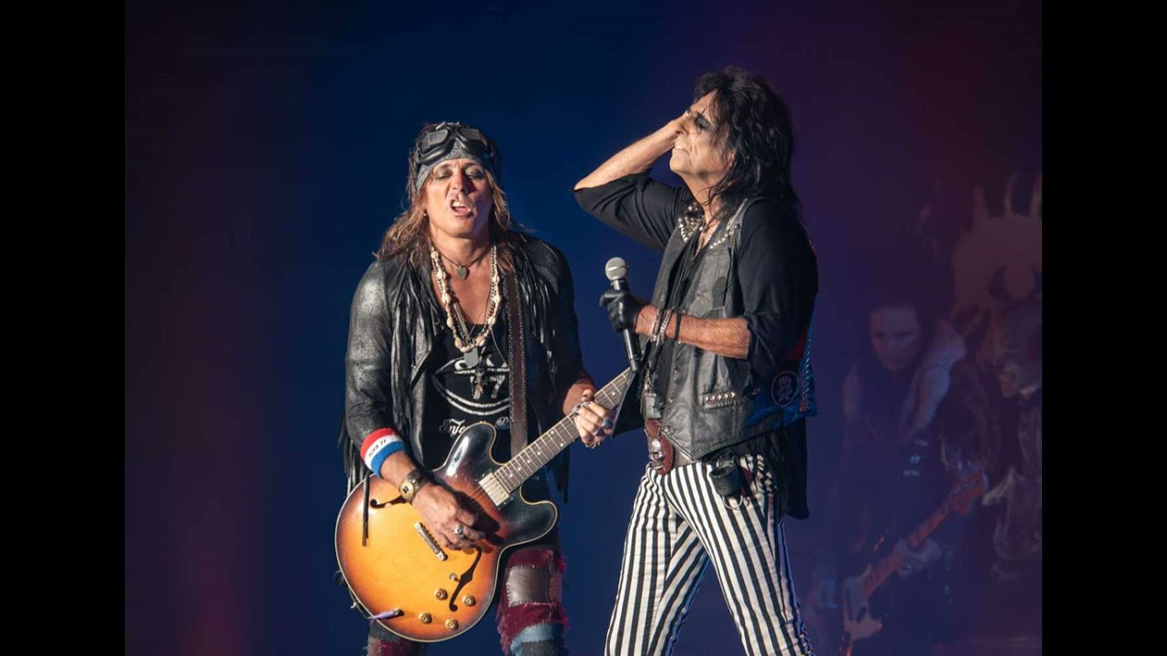 Chatting with guitarist Ryan Roxie