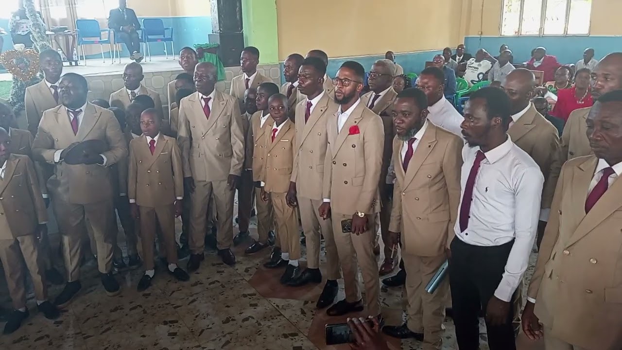 Choreco H Kimbuala Lors de la bénédiction nuptiale du couple Manieka Damas 