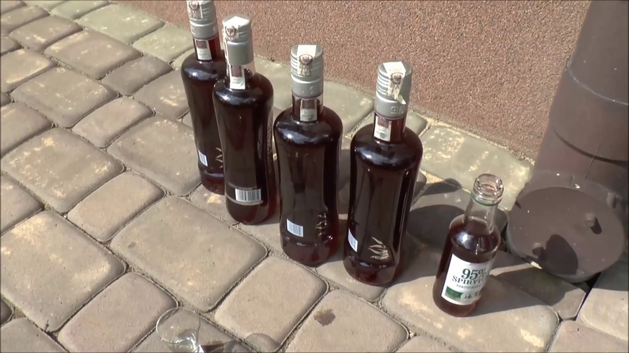 Wiśniówka domowej roboty - jak zrobić nalewkę z wiśni