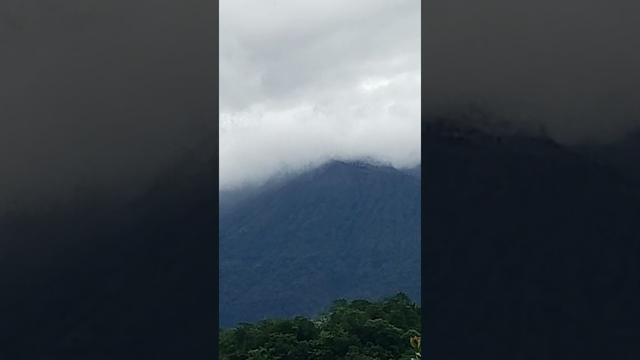 TEMPAT TINGGAL di Kaki gunung RINJANI