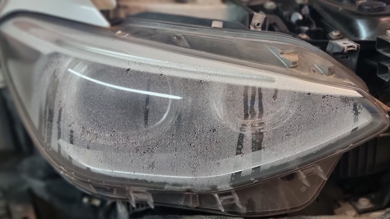 Nici farurile de #bmw F20 seria 1 nu scapa de condens