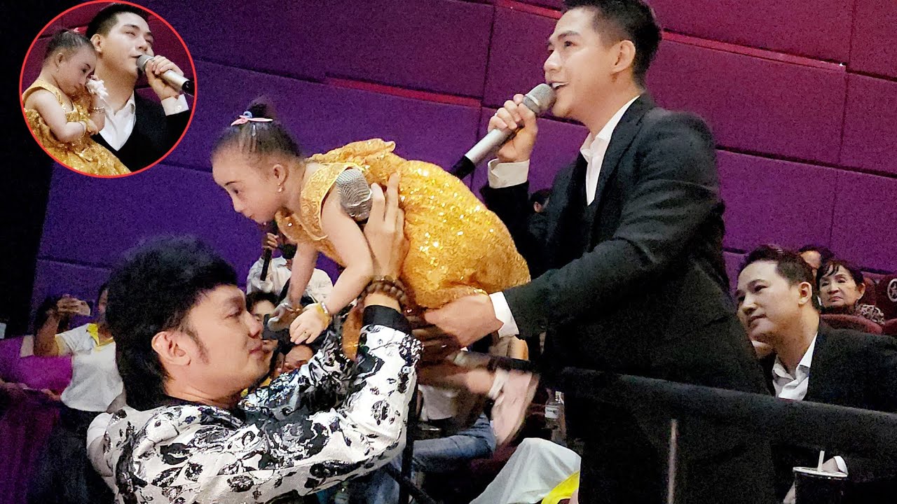 Kim Tiểu Long ôm Kim Tiểu Ly khóc nức nở trong ngày ra mắt MV Ly Hôn. Khiến mọi người ai cũng khóc