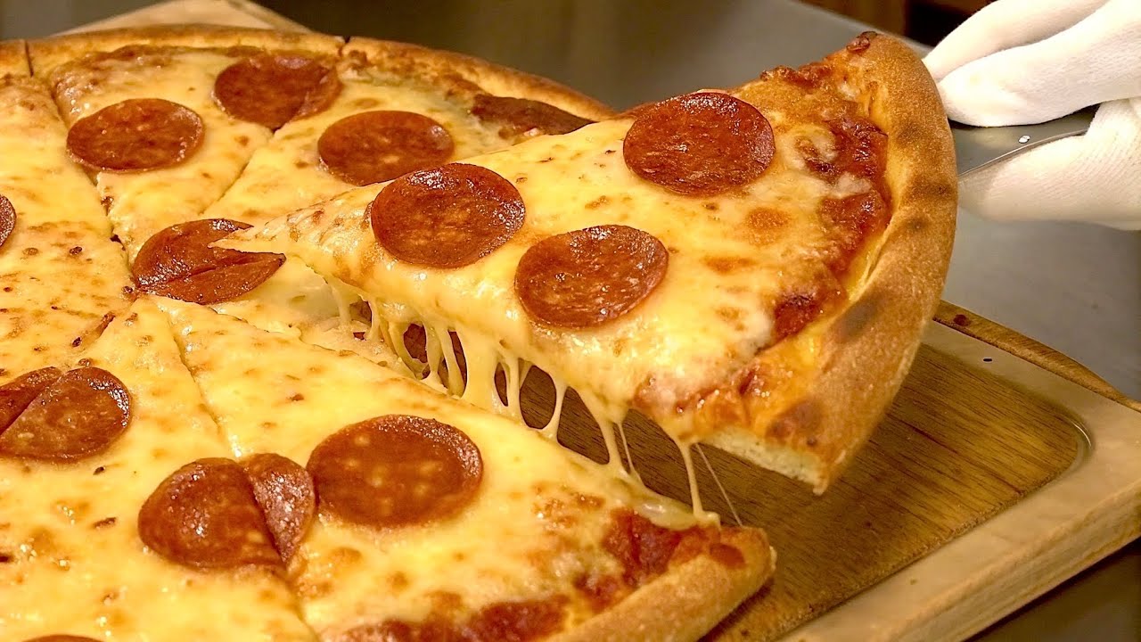 أسهل عجينة بيتزا احترافية بدون تخمير وبدون عجن 🍕 أطيب بيتزا منزلية مناسبة للمغتربين
