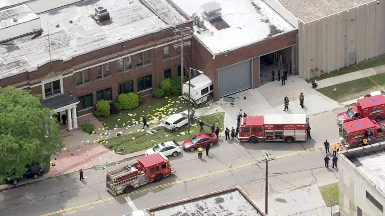 DDOT bus plows into building on Detroit's west side