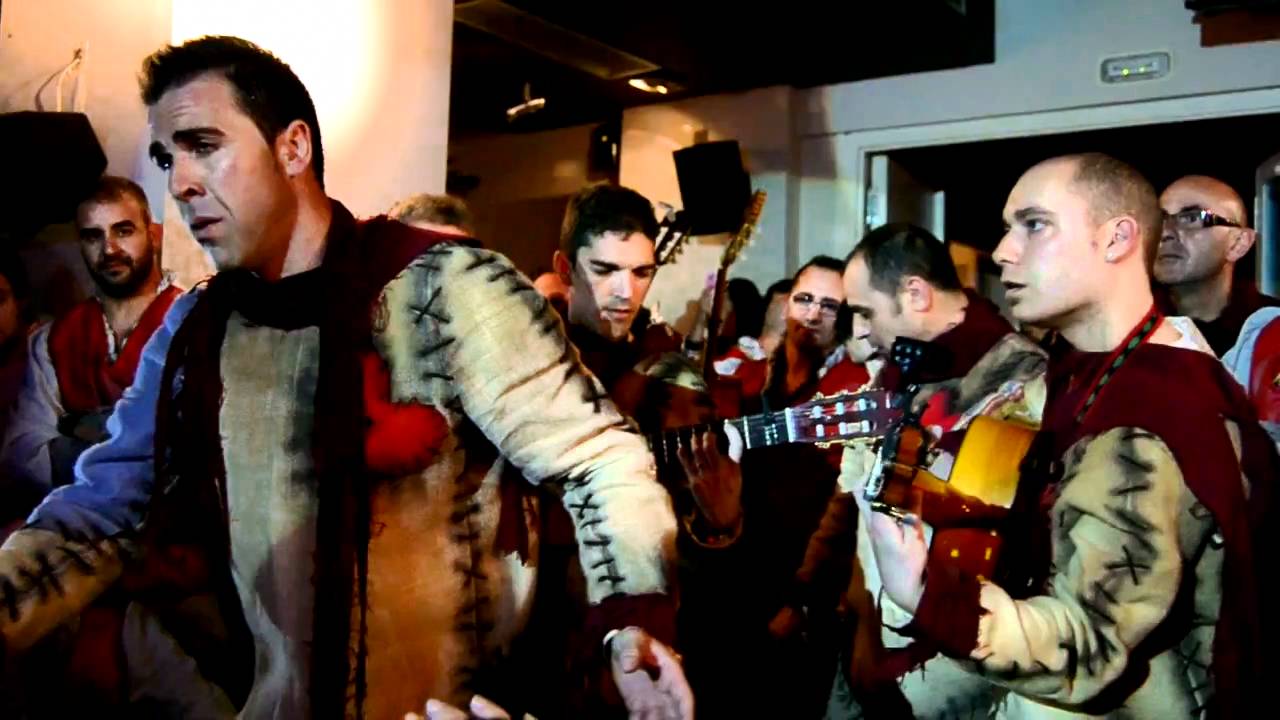 Los mu&ntilde;ecos de cai - cayo el telon - Agustin 