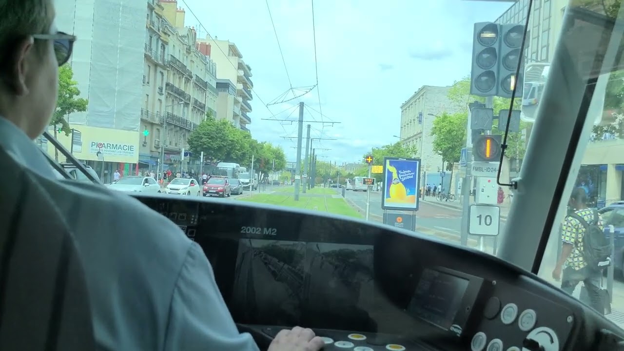 BALADE À BORD DE LA LIGNE A DU TRAM D'ANGERS