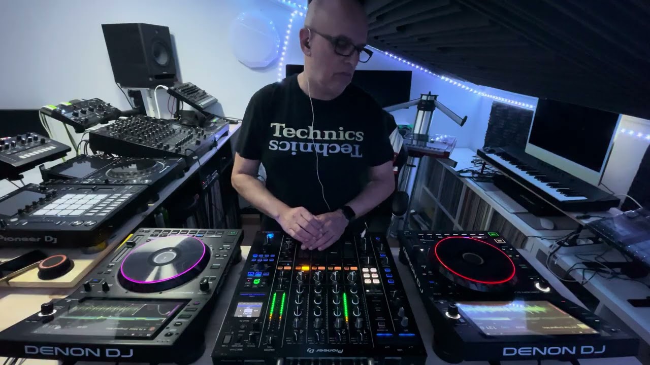 @TheDj_Sonic_G  House Sessions ep 5 at BUNKERSTUDIO