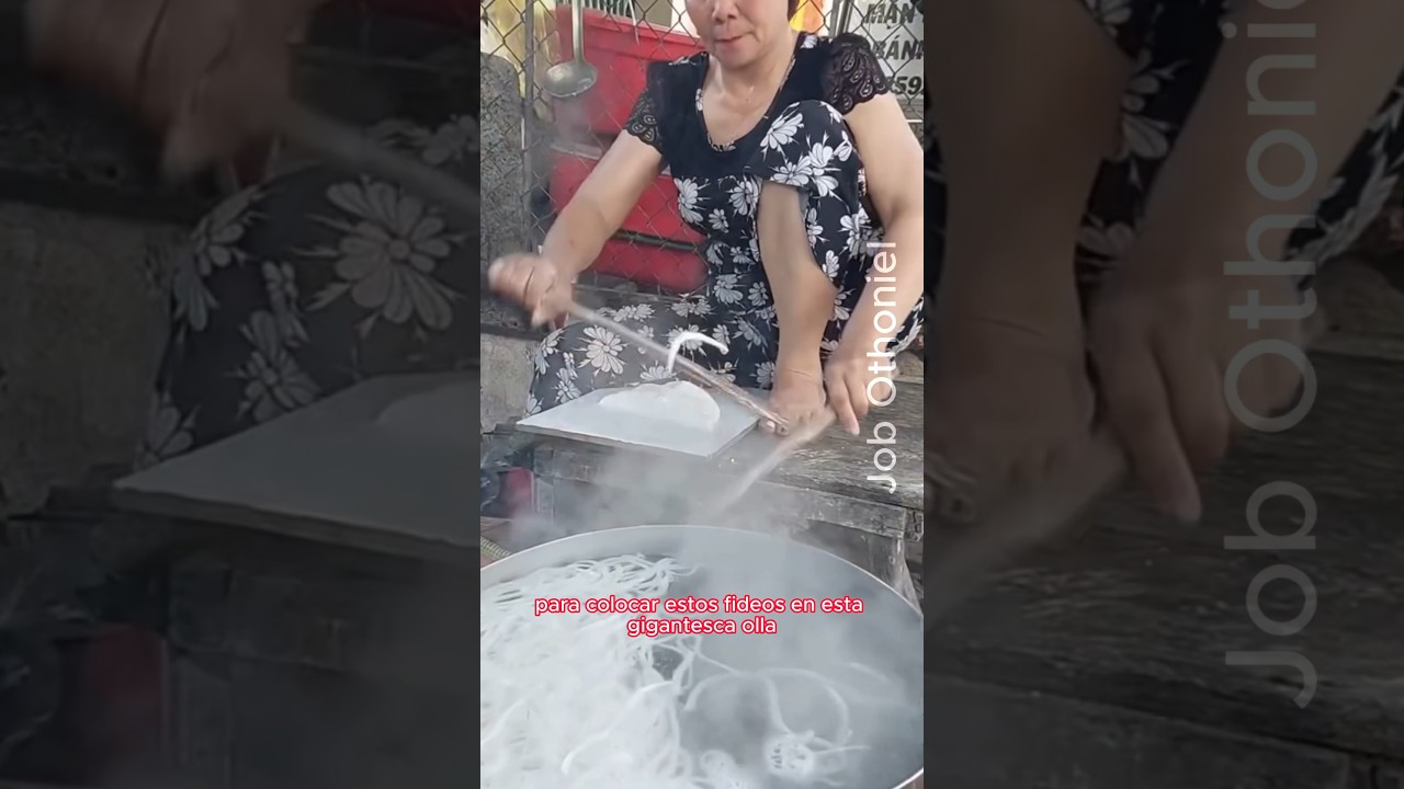 C&oacute;mo preparar unos fideos de forma artesanal en una cocina rural