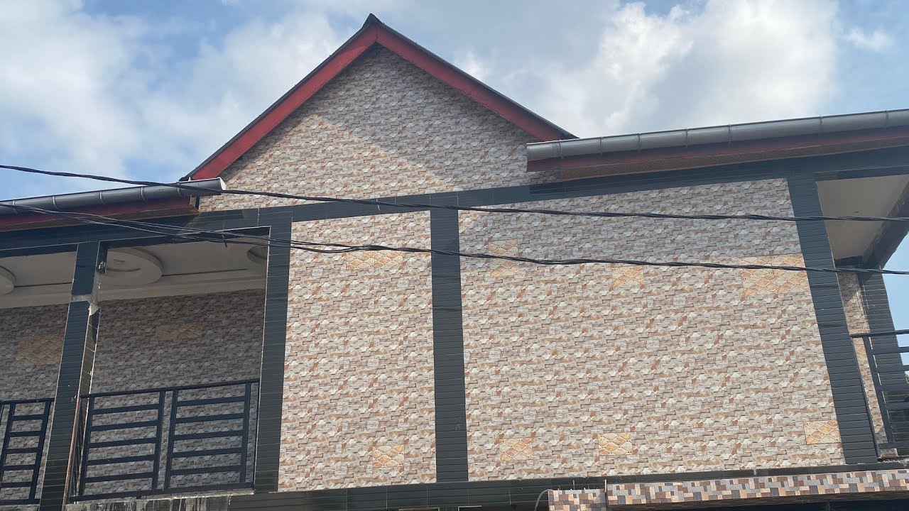21/12/025 IMMEUBLE MISE EN VENTE À B.A.T 15/20M AVEC 3 APPARTEMENTS 145000$ À DISCUTER +243996527894