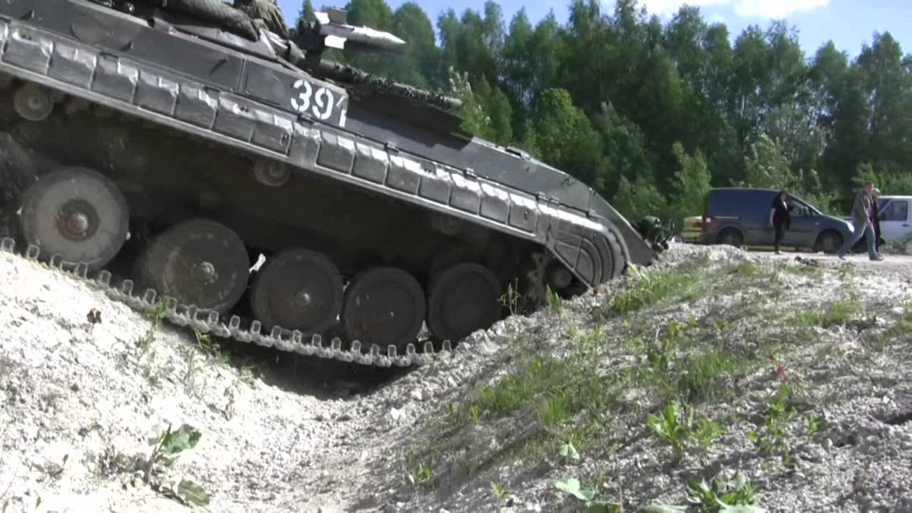 Mit dem BMP-1 eine Runde durch die Kiesgrube Gablenz