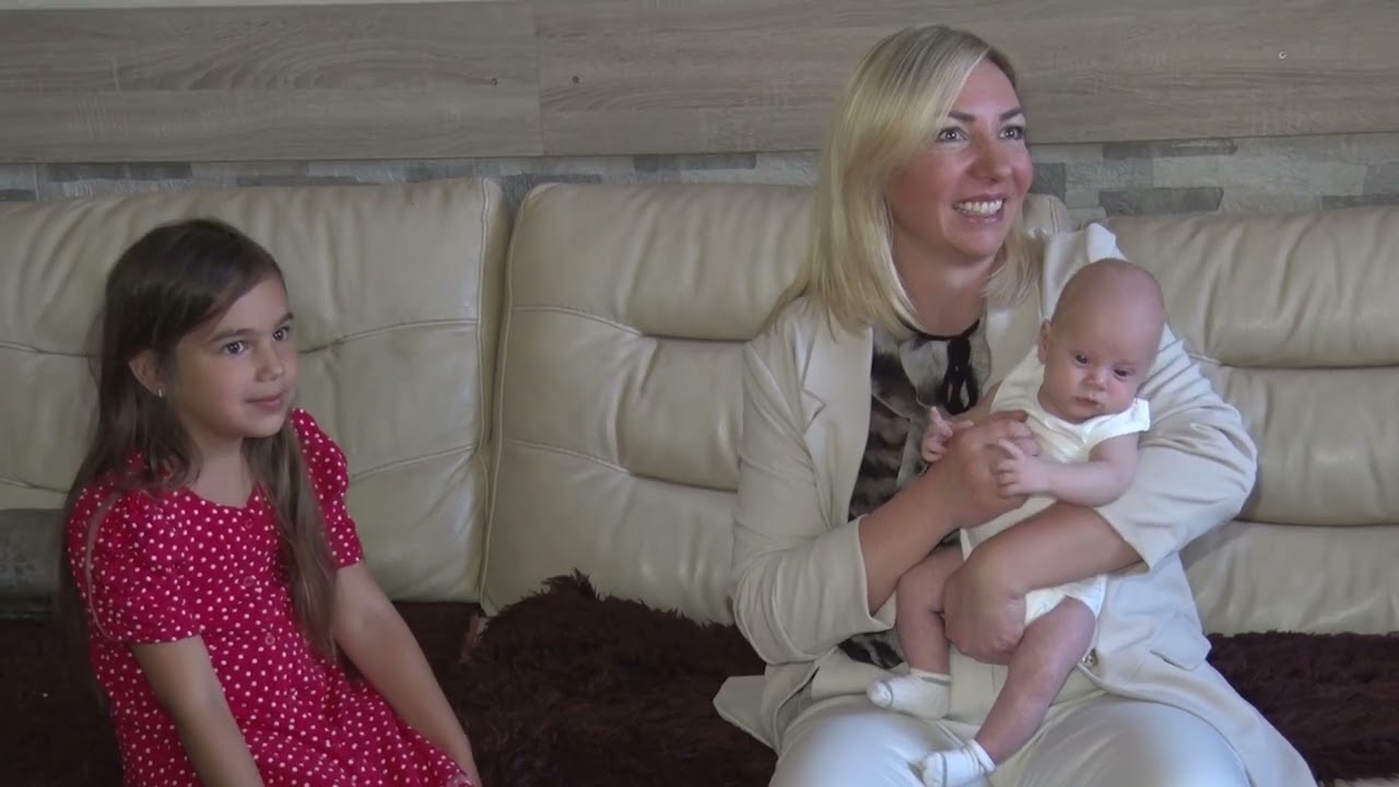 UŽICE 30.06.2025. Stanići iz Stapara kod Užica imaju jedanaestoro dece.Ministarka obi&scaron;la porodicu