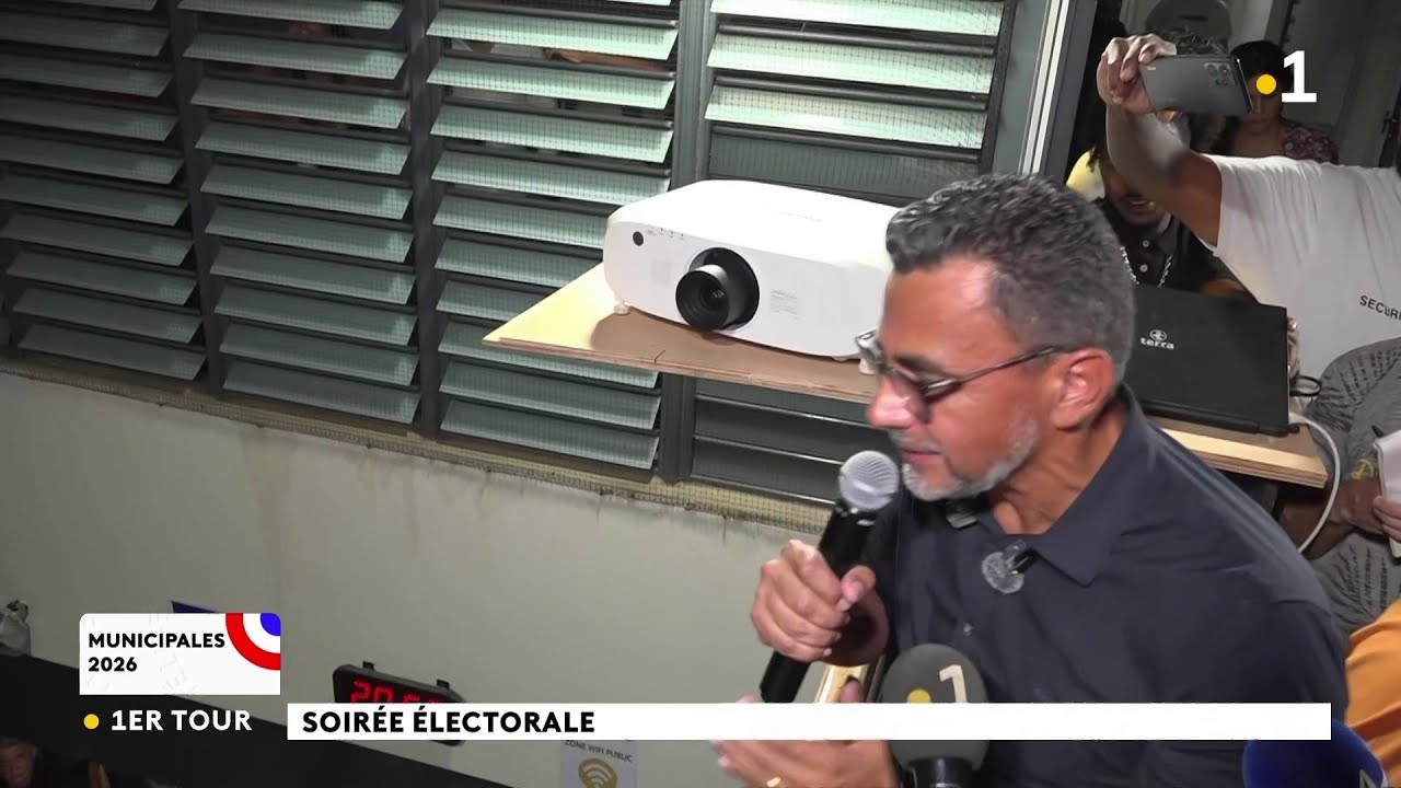 Municipales-Le Port: la joie d'Olivier Hoarau réélu