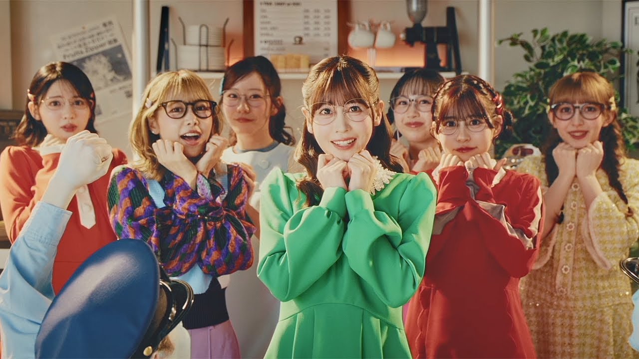 FRUITS ZIPPER、キュートなメガネ姿に！　タイアップ新曲「君と目があったとき」30秒MV公開　「Zoff｜FRUITS ZIPPER」発売