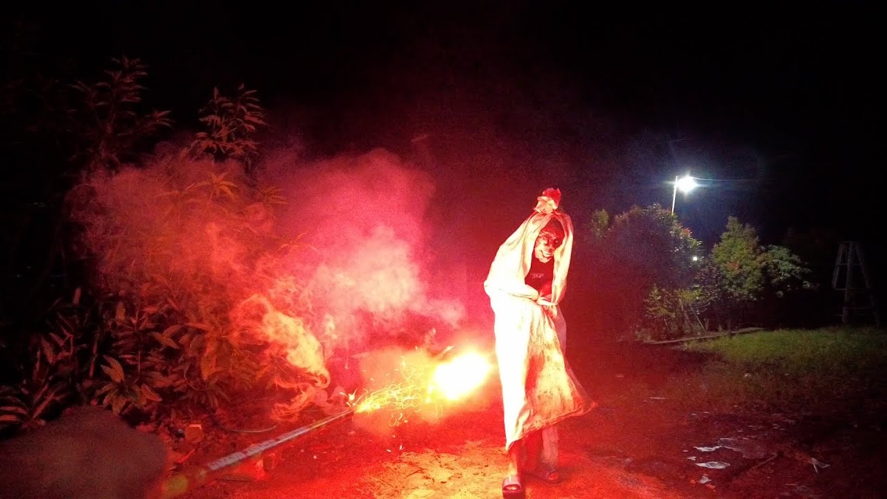 Pocong takut mercon 