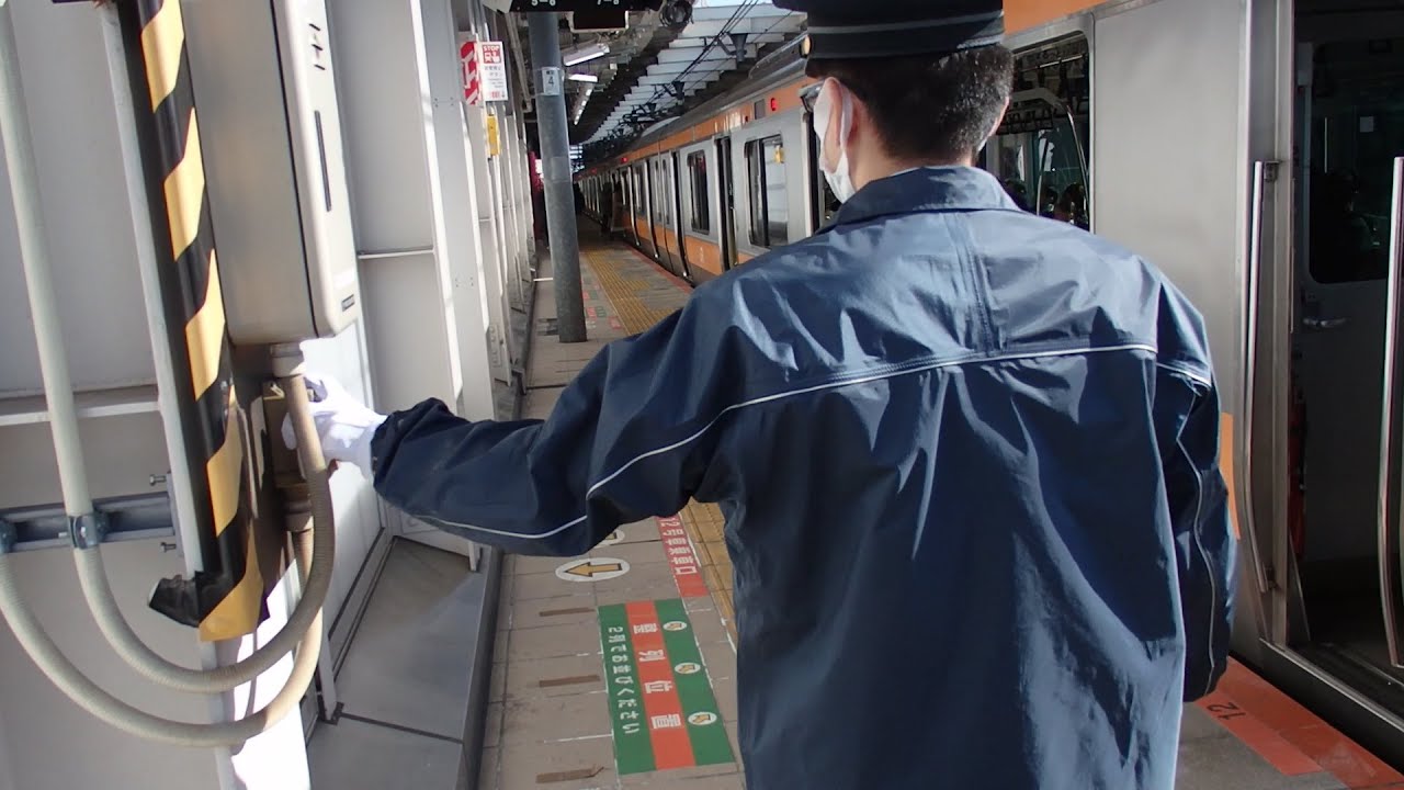 中央線武蔵境駅での車掌動作４