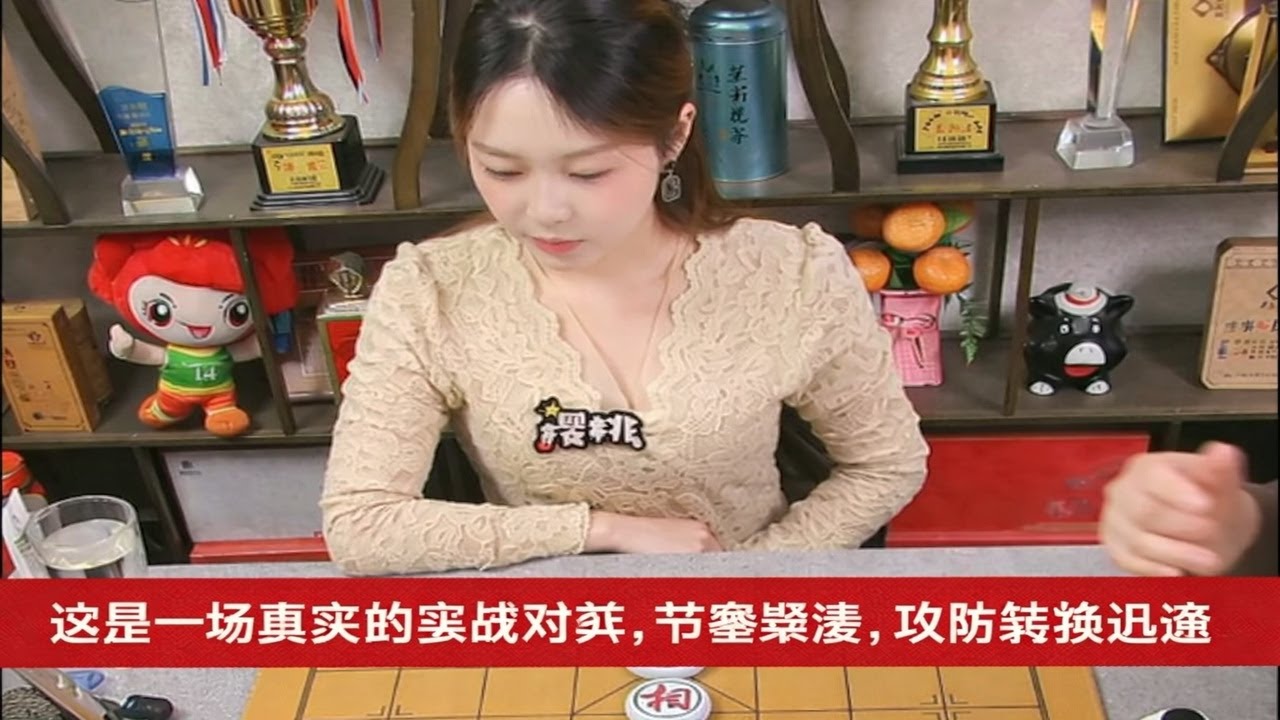 这是一场真实的实战对弈，节奏紧凑，攻防转换迅速