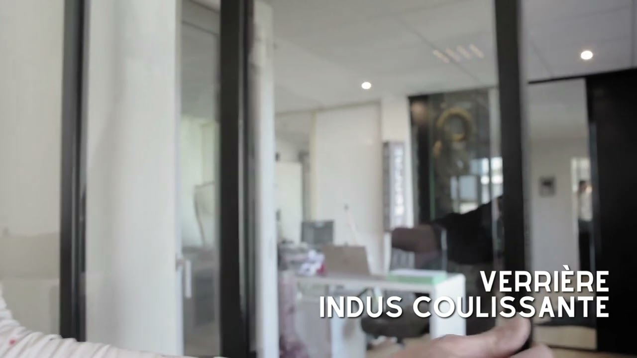 Verri&egrave;re indus coulissante : design // clart&eacute; // espace