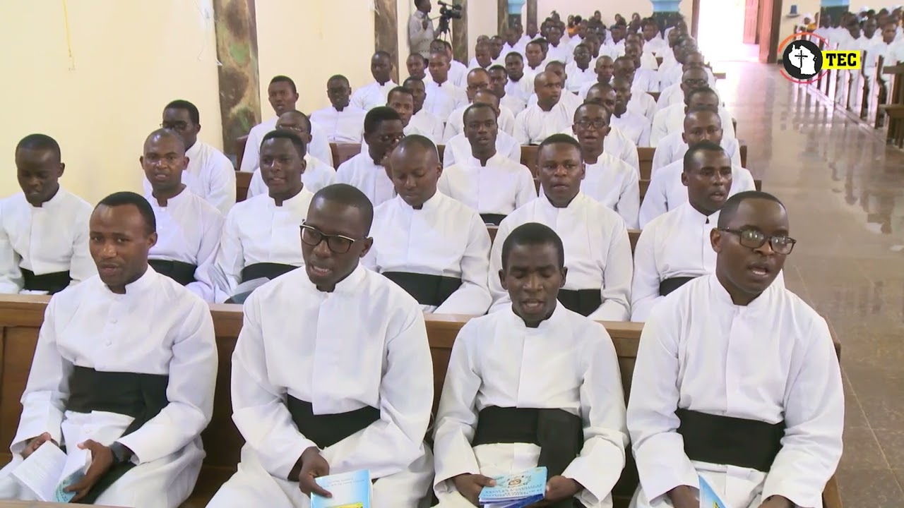 TUPELEKE VIPAJI VYETU//KWAYA YA SEMINARI KUU YA MT.PAULO MTUME KIPALAPALA