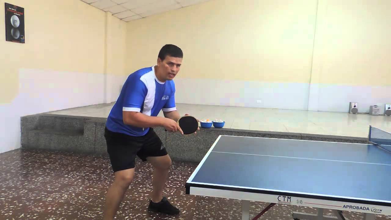 POSICIÓN PARA JUGAR TENIS DE MESA O PING PONG