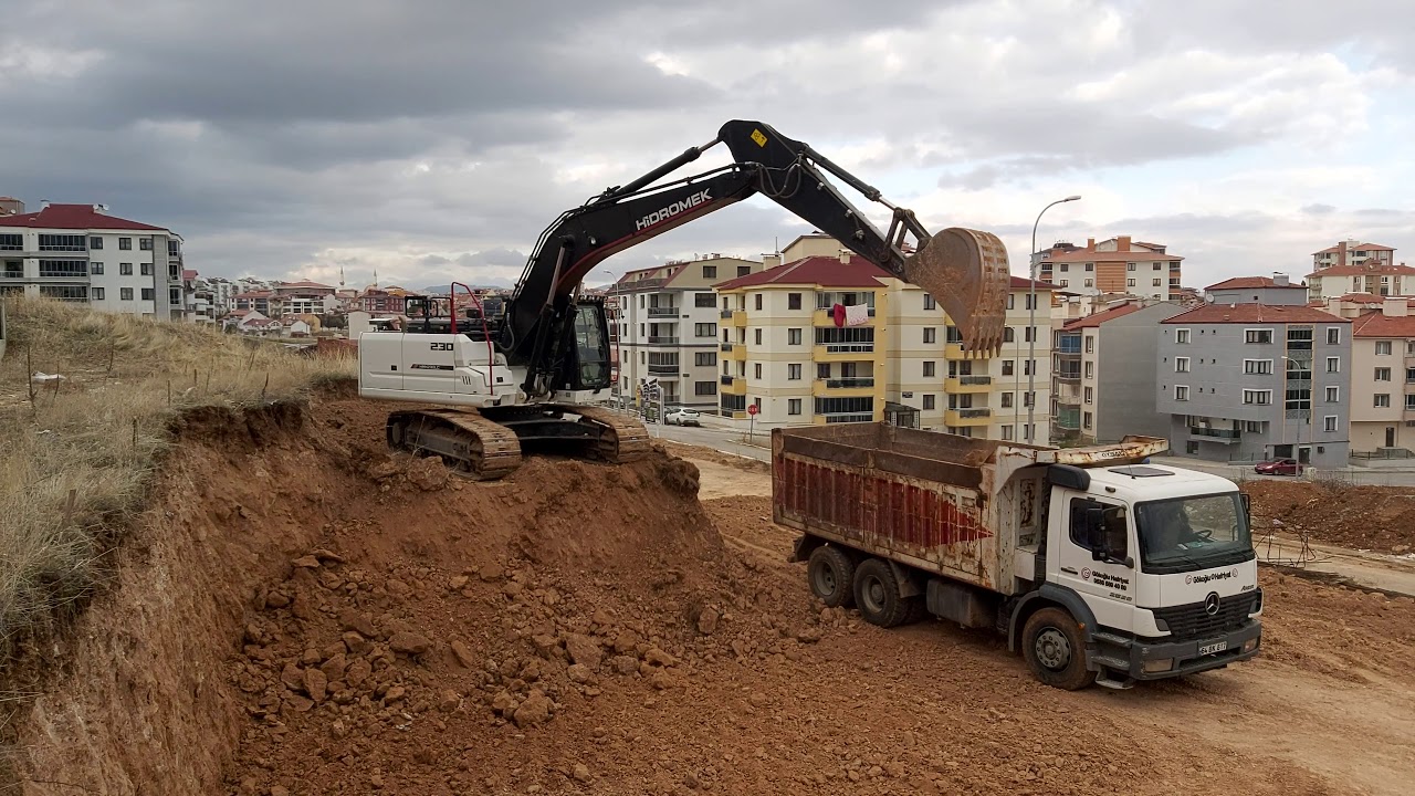 Hidromek H4 Serisi 230 Ekskavatörle Sahada Hafriyat Yükleme Çalışması