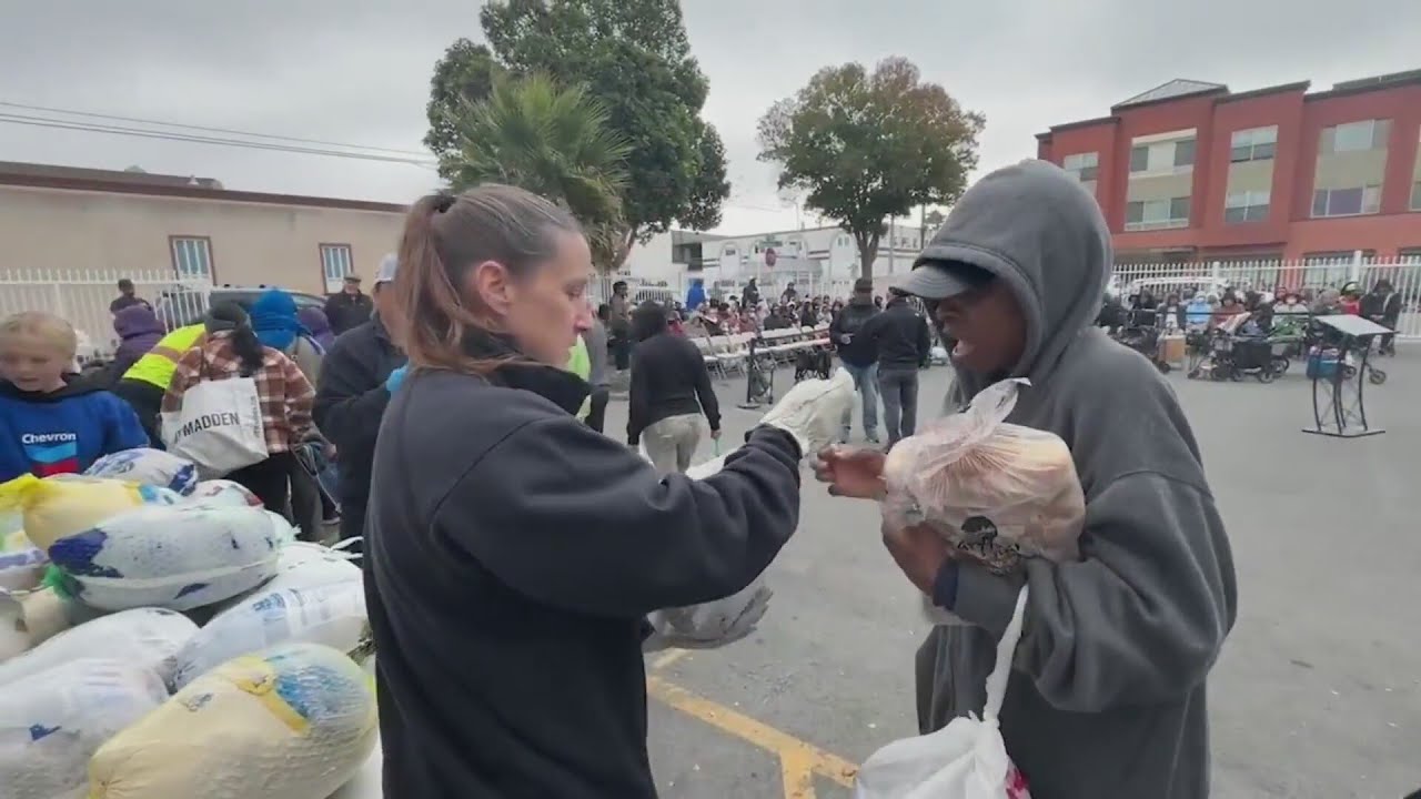 Free turkeys distributed to families in Richmond for Thanksgiving