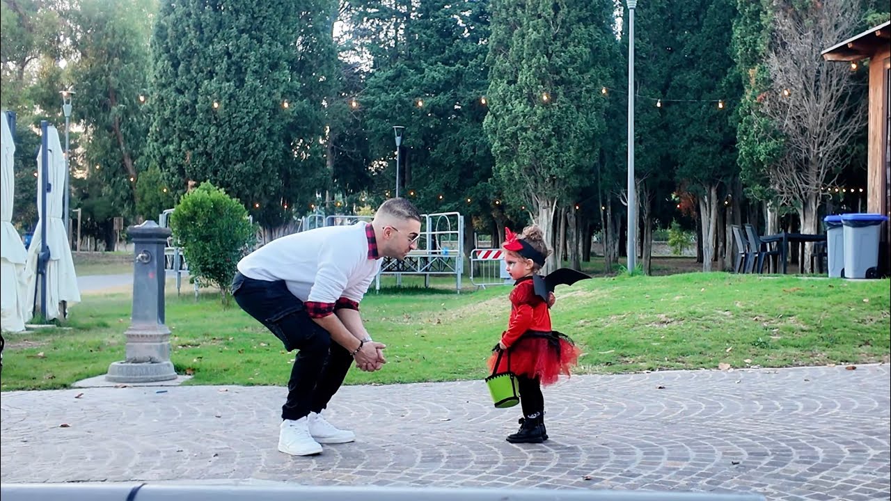 ATTENZIONE,UNA VAMPIRETTA SI AGGIRA PER I PARCHI !