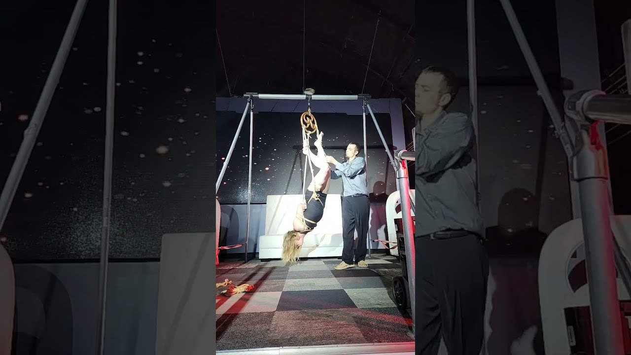 Live Rope Art performance at Play Champagne.