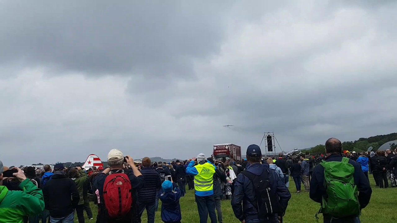 B-52 howling flyby at Sola Airshow 2017
