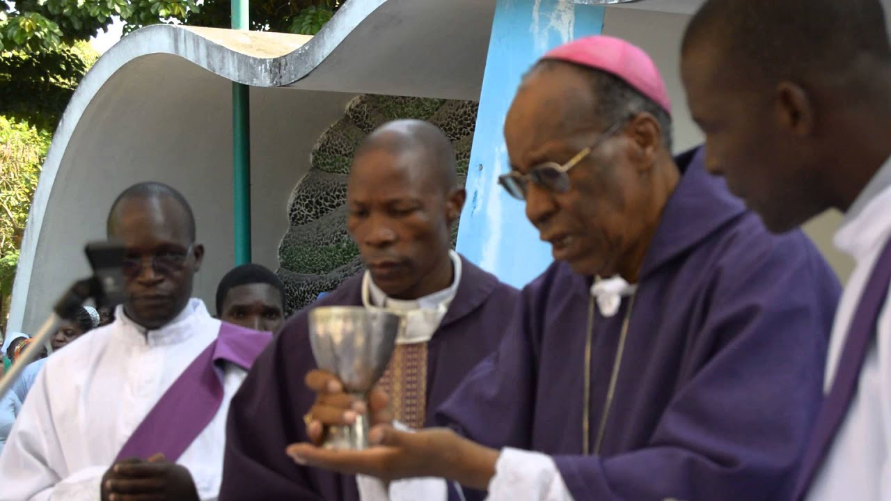 Falecimento - Missa Fúnebre do Padre Bernardo Luata Marime Arquidiocese da Beira III