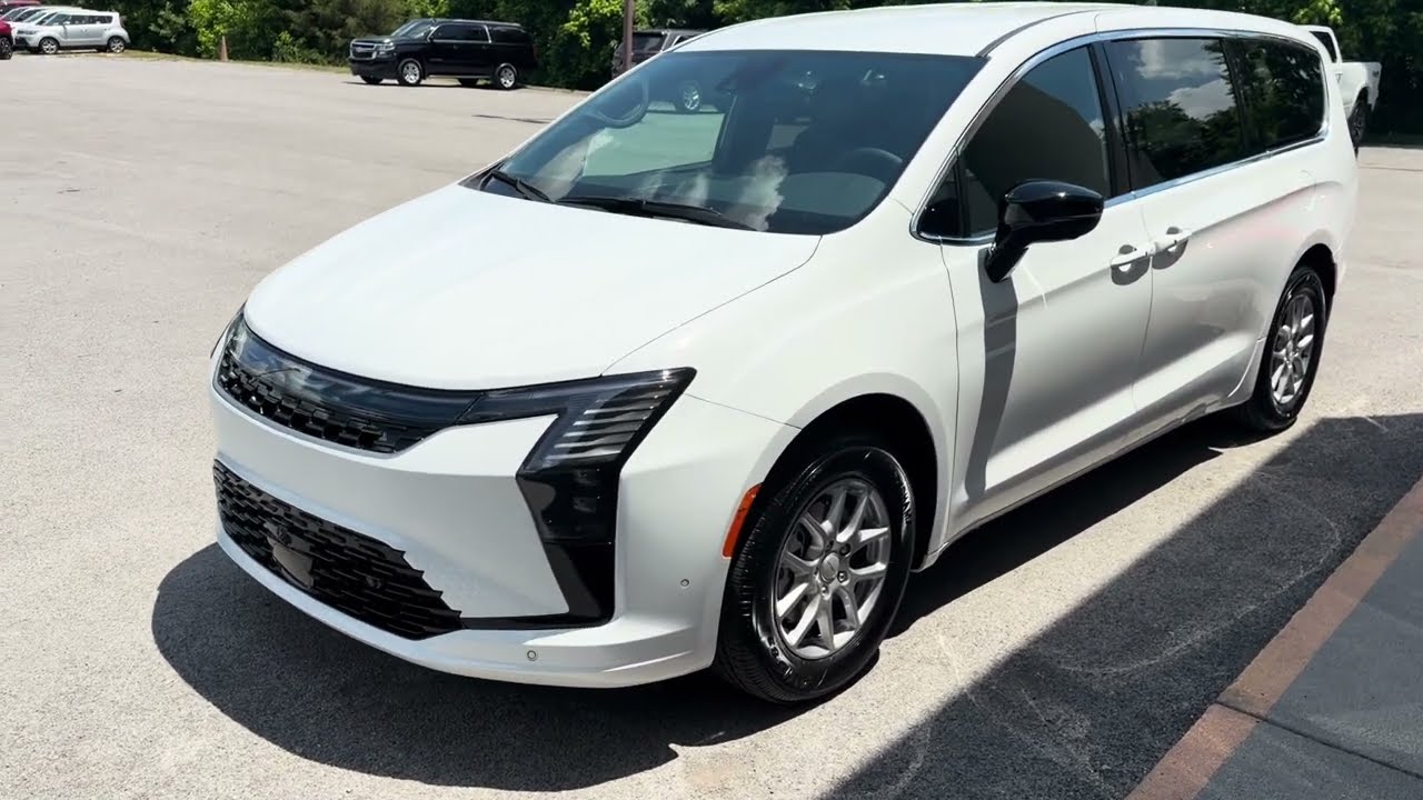🚨 FIRST LOOK: The Refreshed 2027 Chrysler Pacifica 🚨