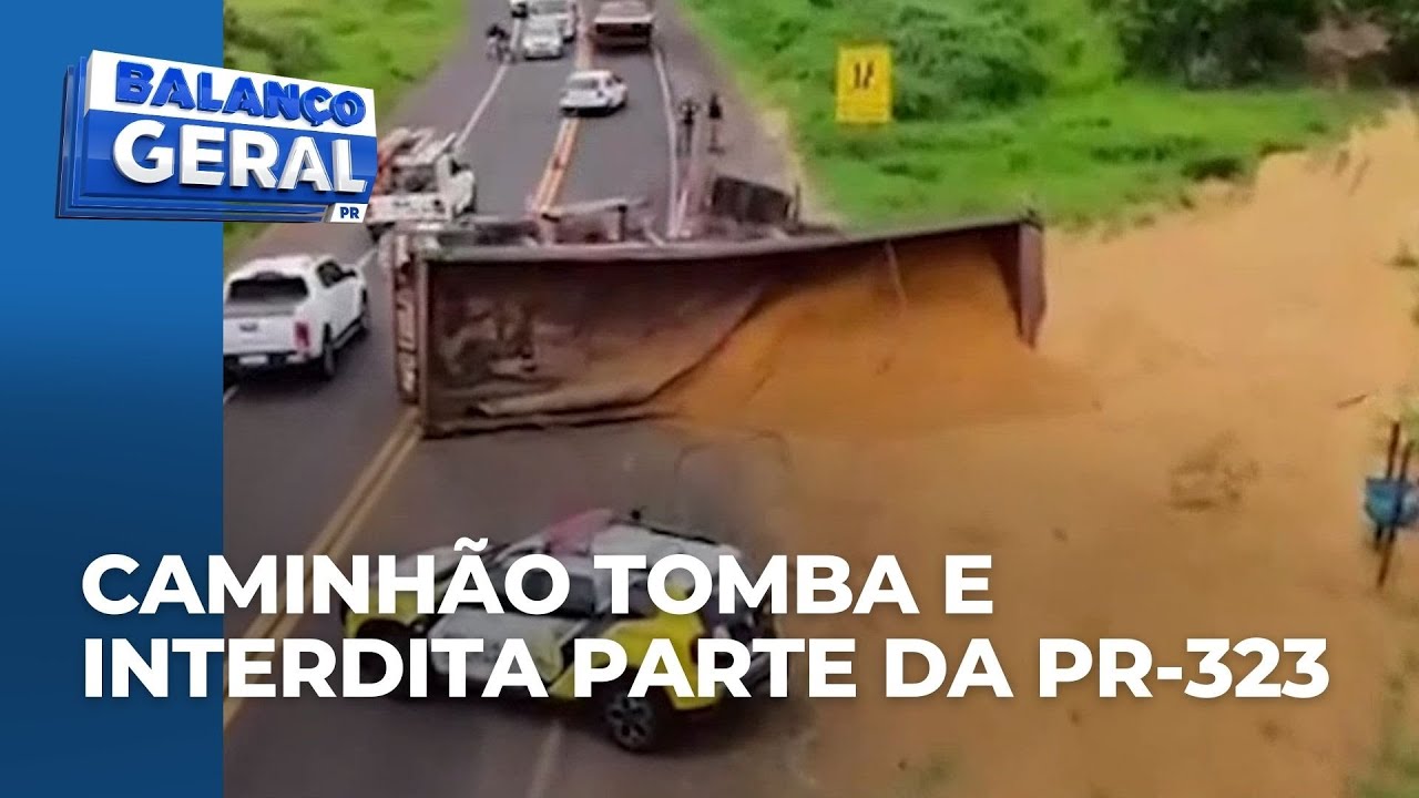 Carreta perde o controle, tomba e interdita umas das pistas na PR-323